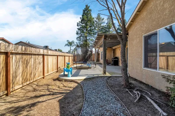 $440,000 | 685 West Lake Street, Kingsburg, CA 93631