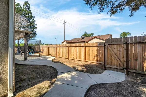 $440,000 | 685 West Lake Street, Kingsburg, CA 93631