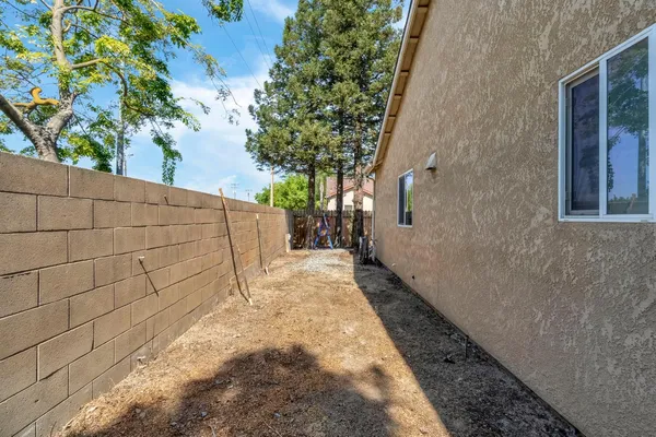 $440,000 | 685 West Lake Street, Kingsburg, CA 93631