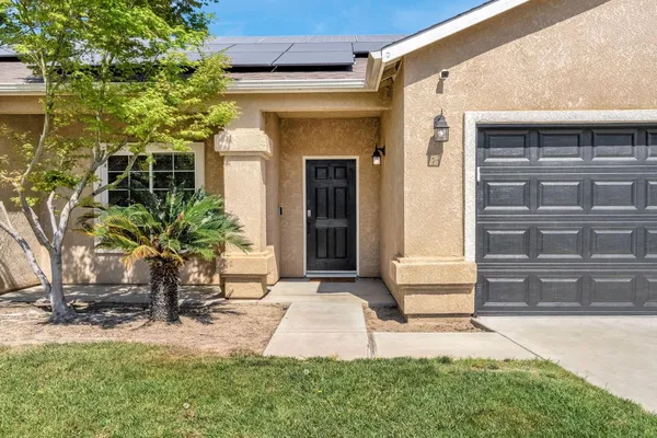 $440,000 | 685 West Lake Street, Kingsburg, CA 93631