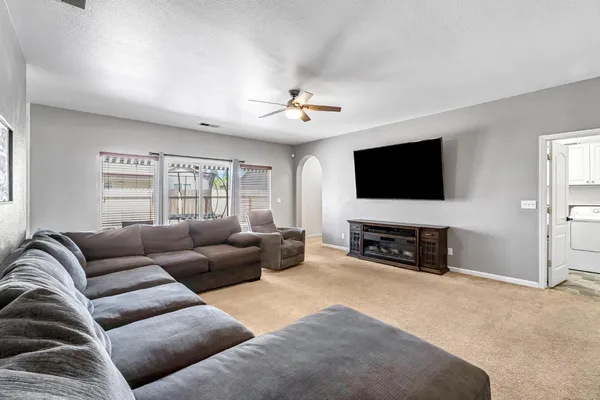 $440,000 | 685 West Lake Street, Kingsburg, CA 93631