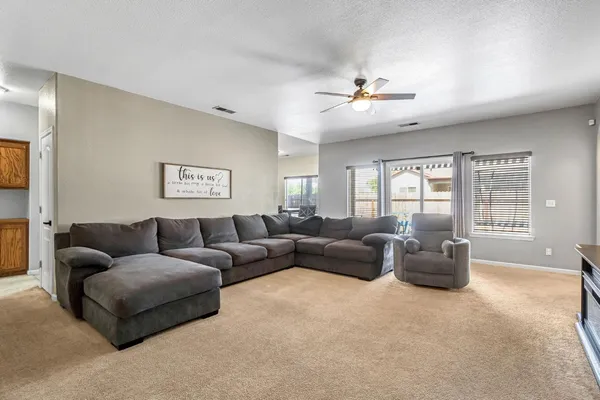 $440,000 | 685 West Lake Street, Kingsburg, CA 93631