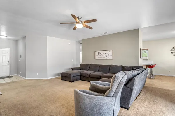 $440,000 | 685 West Lake Street, Kingsburg, CA 93631