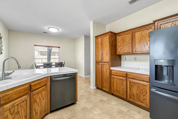 $440,000 | 685 West Lake Street, Kingsburg, CA 93631