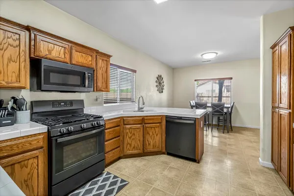 $440,000 | 685 West Lake Street, Kingsburg, CA 93631