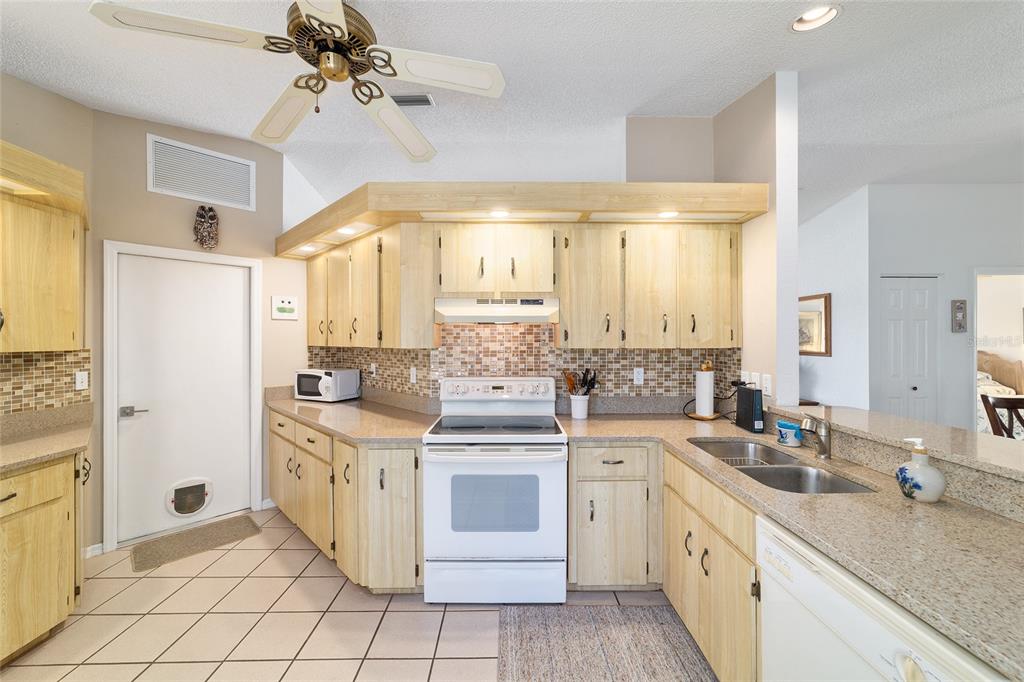 10806 Southwest 81st Court Road Ocala, FL 34481 - Photo 19 of 53