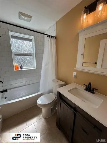 $1,425 | 7141 Dartmouth Avenue, University City, MO 63130