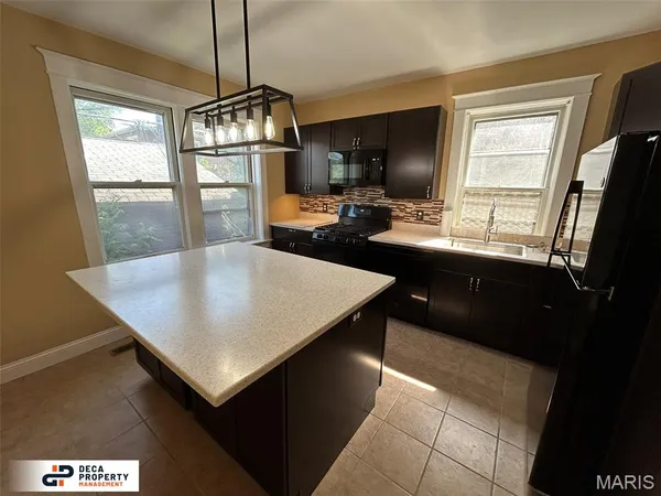$1,395 | 7141 Dartmouth Avenue, University City, MO 63130