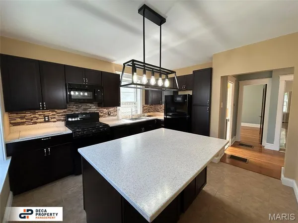 $1,395 | 7141 Dartmouth Avenue, University City, MO 63130