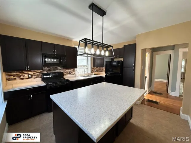 $1,425 | 7141 Dartmouth Avenue, University City, MO 63130