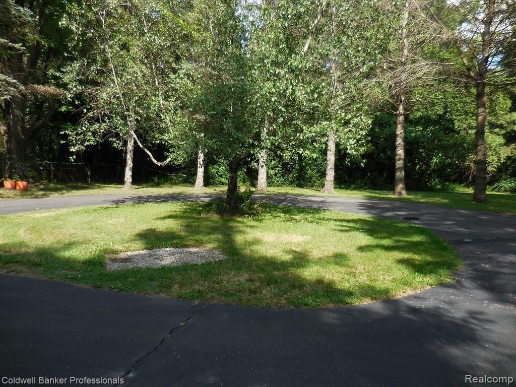1181 East Snell Road Rochester, MI 48306 - Photo 35 of 36 35.JPG