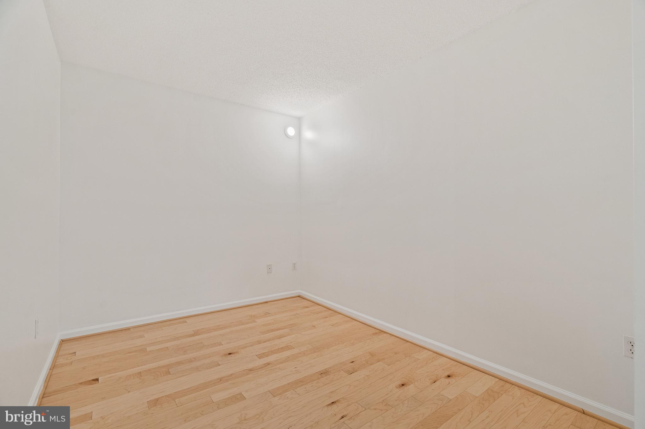 2726 Gallows Road, Unit 712 Vienna, VA 22180 - Photo 18 of 55 a view of a room