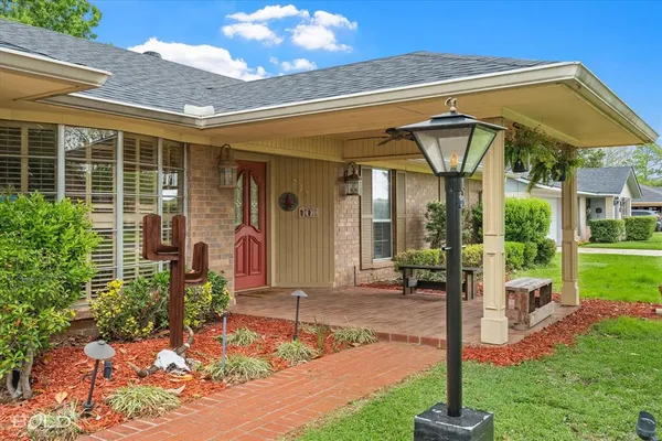 $305,000 | 203 Kensington Avenue, Bossier City, LA 71111