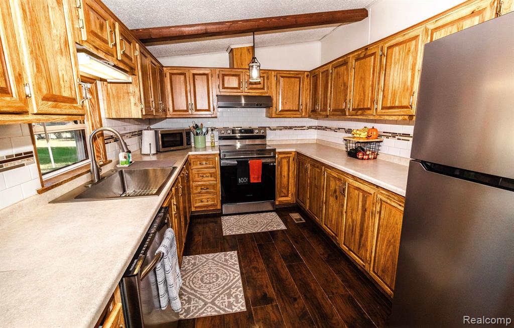 2262 Pero Lake Road Lapeer, MI 48446 - Photo 5 of 24 Gallery Image 5