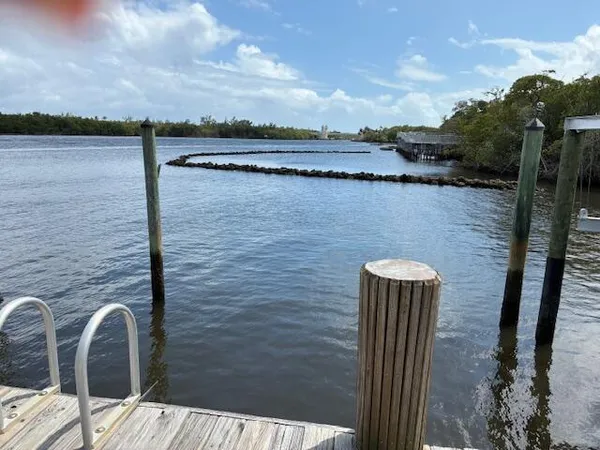 $2,000 | 689 Northeast 6th Court, Unit 404, Boynton Beach, FL 33435