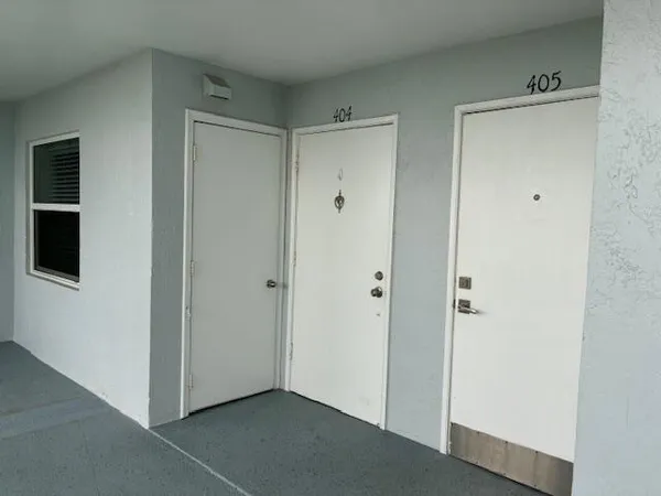 $2,000 | 689 Northeast 6th Court, Unit 404, Boynton Beach, FL 33435