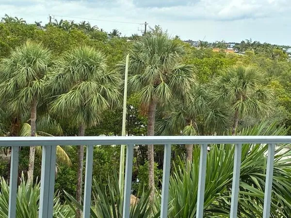 $2,000 | 689 Northeast 6th Court, Unit 404, Boynton Beach, FL 33435