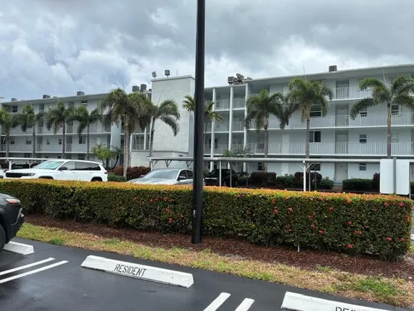 $2,000 | 689 Northeast 6th Court, Unit 404, Boynton Beach, FL 33435