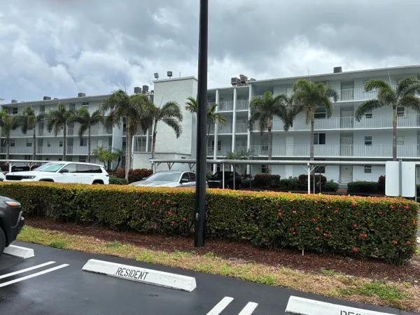 $2,000 | 689 Northeast 6th Court, Unit 404, Boynton Beach, FL 33435