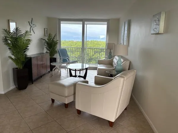 $2,000 | 689 Northeast 6th Court, Unit 404, Boynton Beach, FL 33435