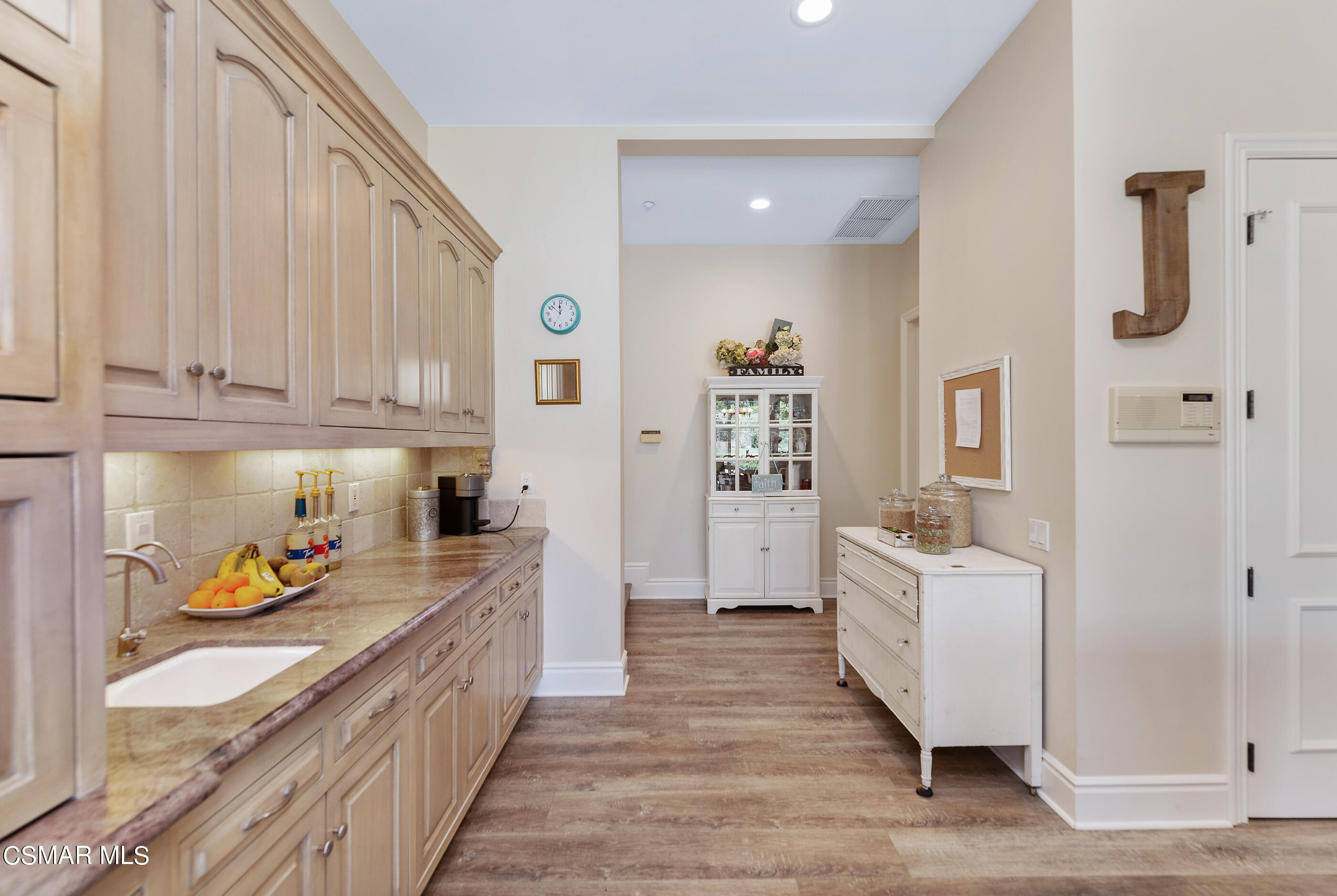 11061 Red Barn Road Camarillo, CA 93012 - Photo 9 of 63 11061 Red Barn Rd Santa Rosa Valley-42