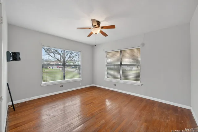 $325,000 | 215 South Hackberry Avenue, New Braunfels, TX 78130