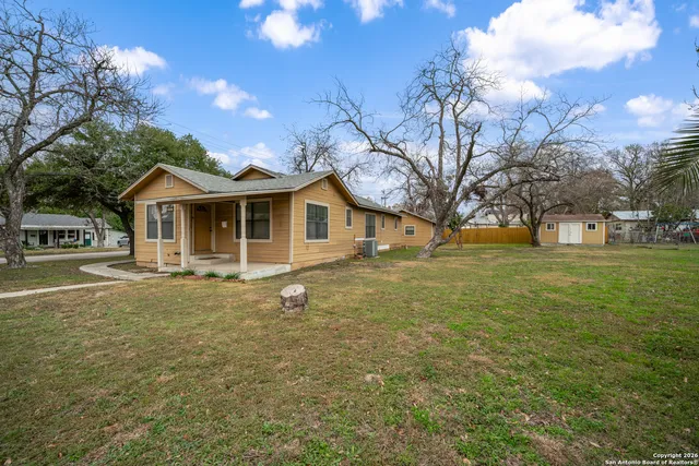 $325,000 | 215 South Hackberry Avenue, New Braunfels, TX 78130