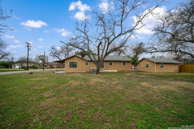 $325,000 | 215 South Hackberry Avenue, New Braunfels, TX 78130