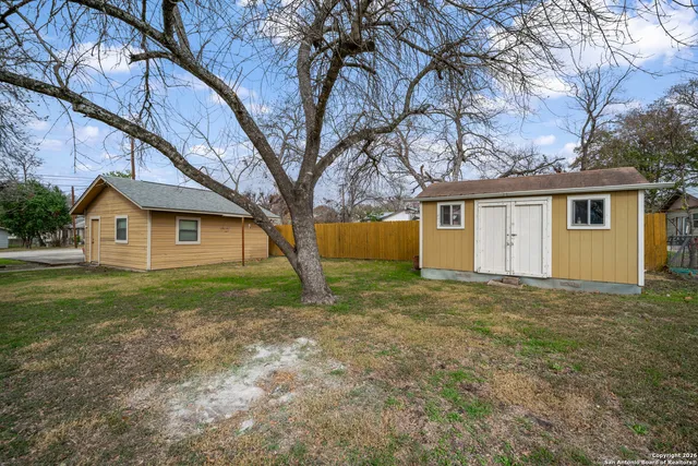 $325,000 | 215 South Hackberry Avenue, New Braunfels, TX 78130