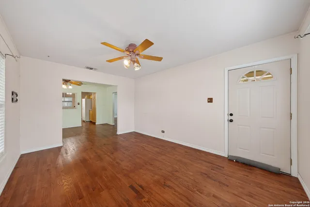 $325,000 | 215 South Hackberry Avenue, New Braunfels, TX 78130