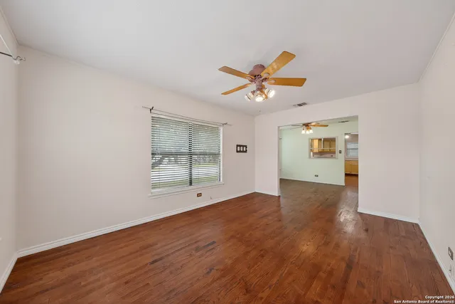 $325,000 | 215 South Hackberry Avenue, New Braunfels, TX 78130