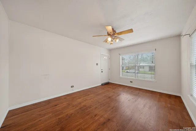 $325,000 | 215 South Hackberry Avenue, New Braunfels, TX 78130