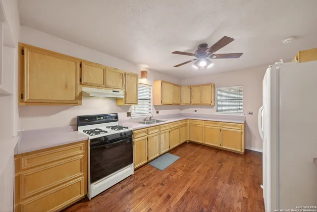 $325,000 | 215 South Hackberry Avenue, New Braunfels, TX 78130