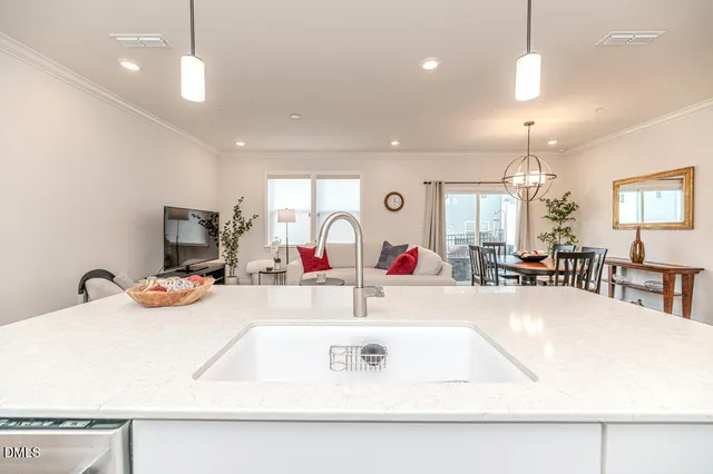 $498,000 | 208 Golden Gate Lane, Chapel Hill, NC 27516