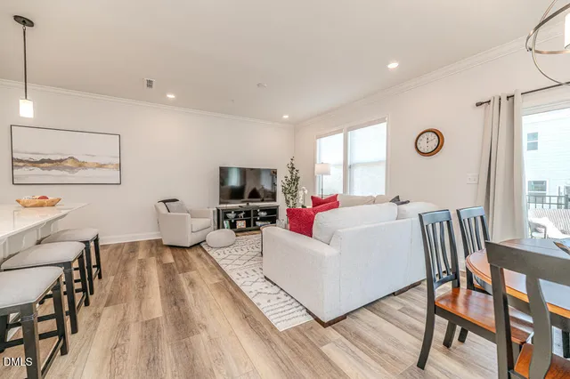 $498,000 | 208 Golden Gate Lane, Chapel Hill, NC 27516