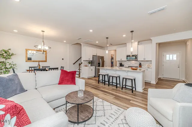 $498,000 | 208 Golden Gate Lane, Chapel Hill, NC 27516