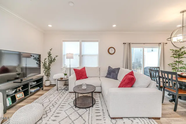 $498,000 | 208 Golden Gate Lane, Chapel Hill, NC 27516