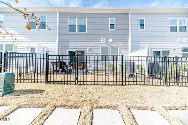 $498,000 | 208 Golden Gate Lane, Chapel Hill, NC 27516