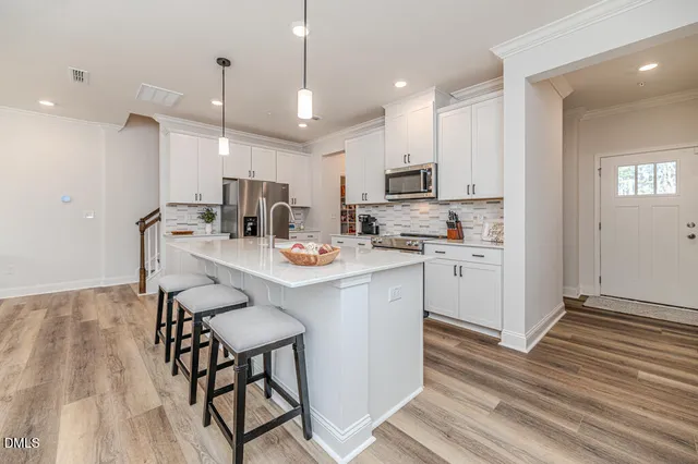 $498,000 | 208 Golden Gate Lane, Chapel Hill, NC 27516