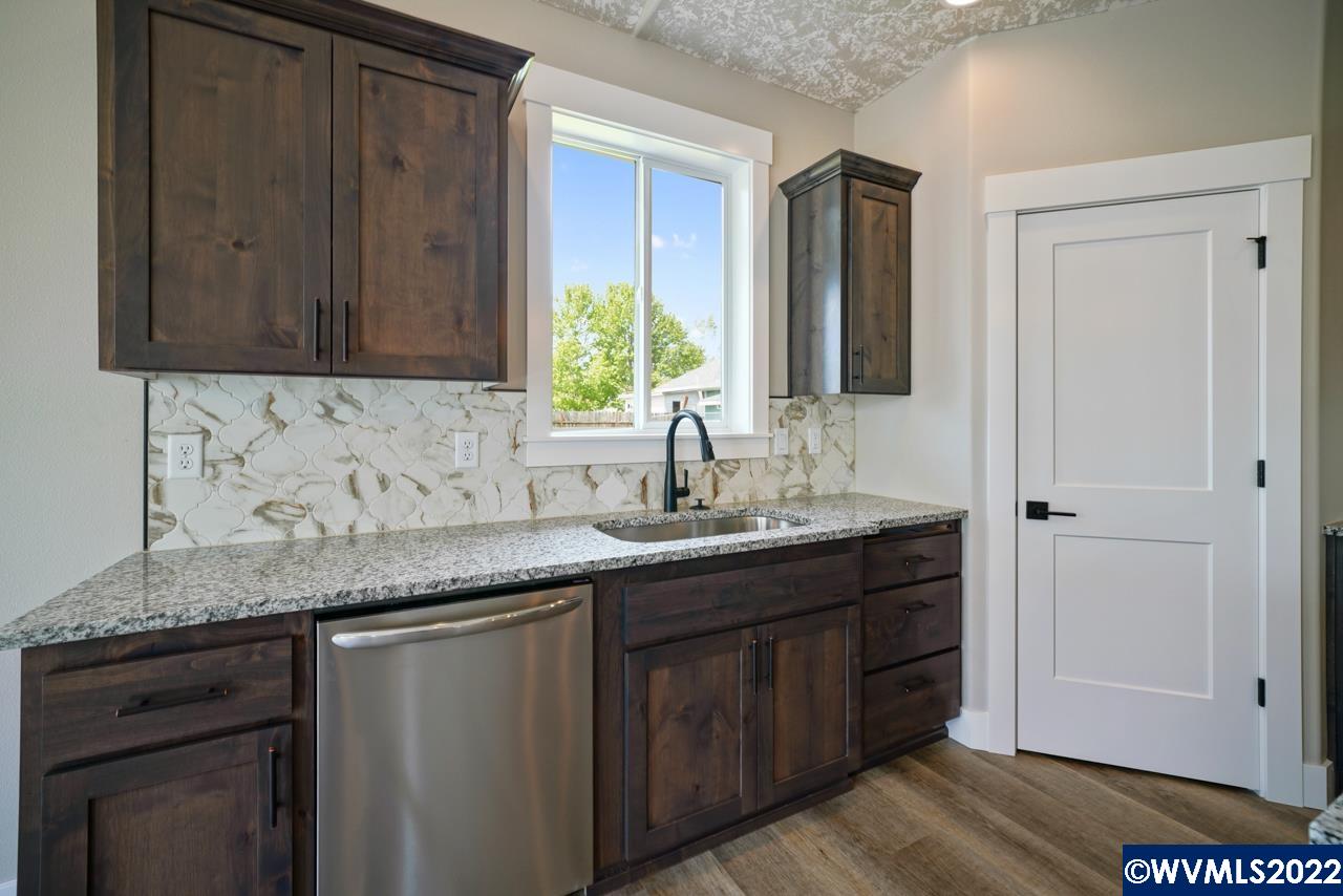 1621 Southwest Ellis Street Dallas, OR 97338 - Photo 20 of 34 Gallery Image 20