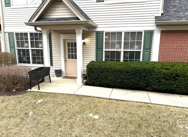 $2,400 | 24129 Walnut Circle, Plainfield, IL 60585
