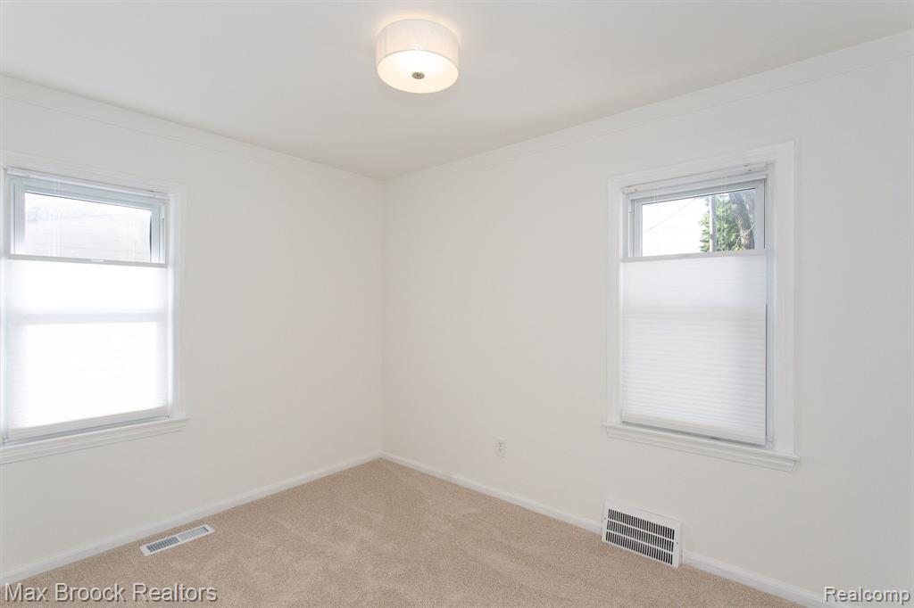 2182 Cambridge Road Berkley, MI 48072 - Photo 19 of 45