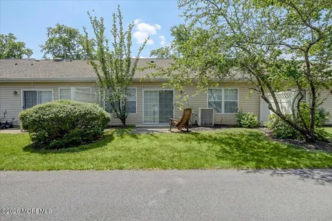 $299,900 | 28 Golden Willows Avenue, Lakewood, NJ 08701