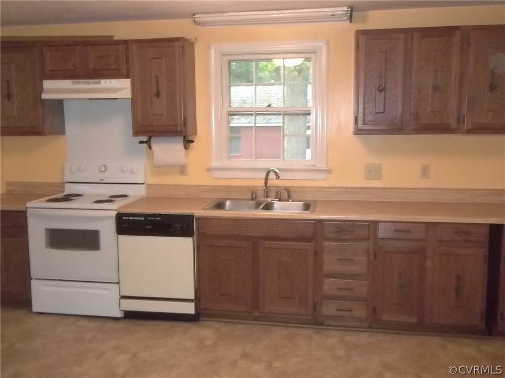 207 Jade Road North Chesterfield, VA 23236 - Photo 5 of 16 Large Eat-in Kitchen!