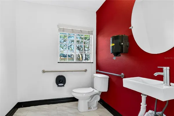 an empty room with windows and ceiling fan