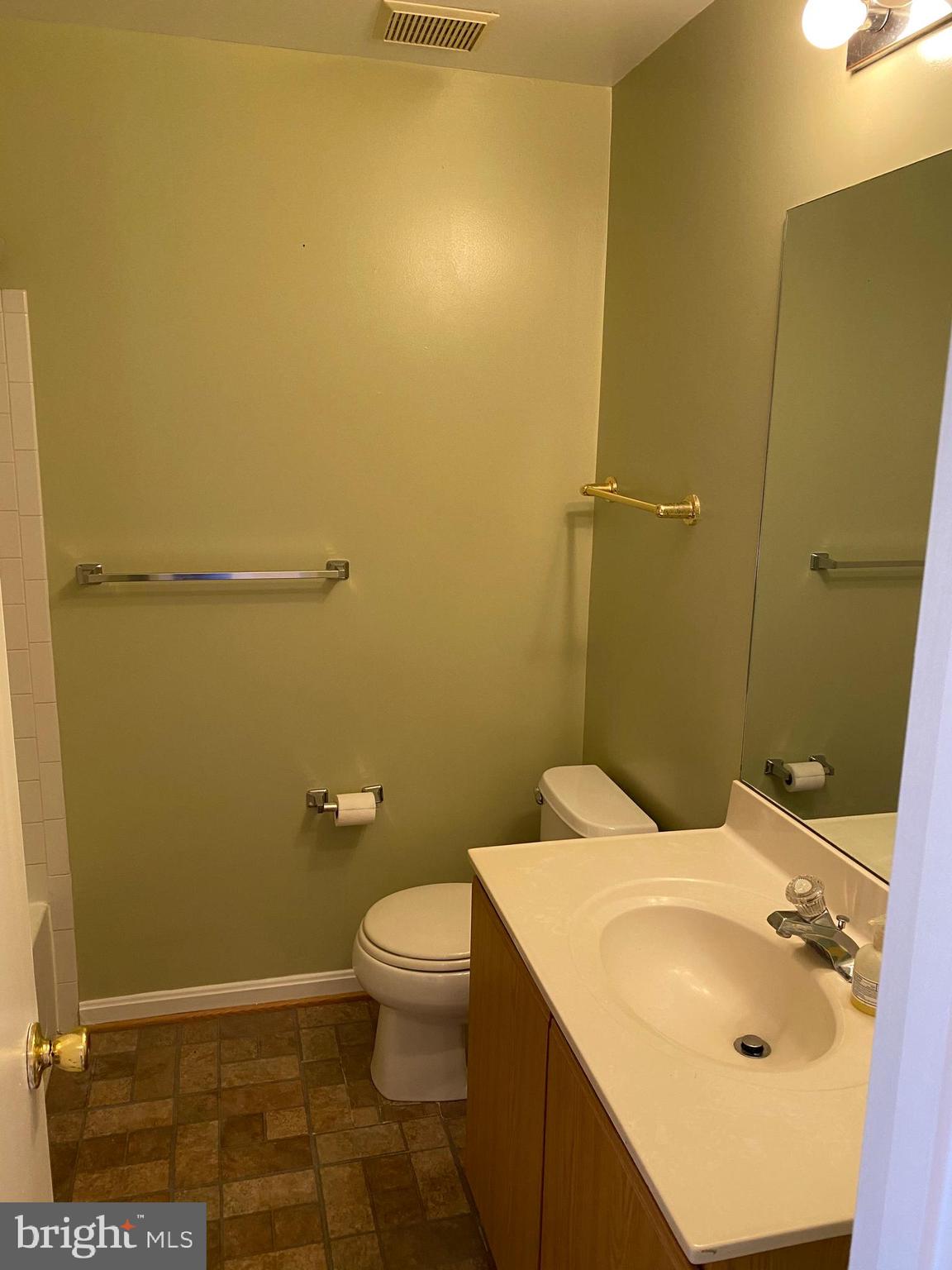 276 Amberleigh Drive Silver Spring, MD 20905 - Photo 15 of 19 Hall Bath