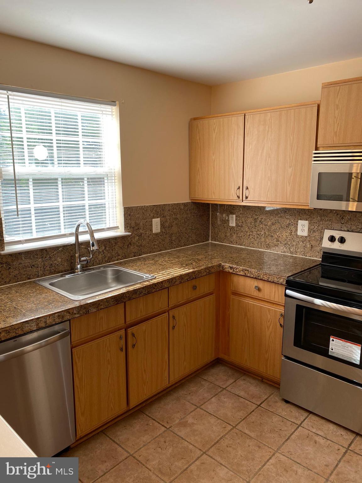 276 Amberleigh Drive Silver Spring, MD 20905 - Photo 7 of 19 Kitchen