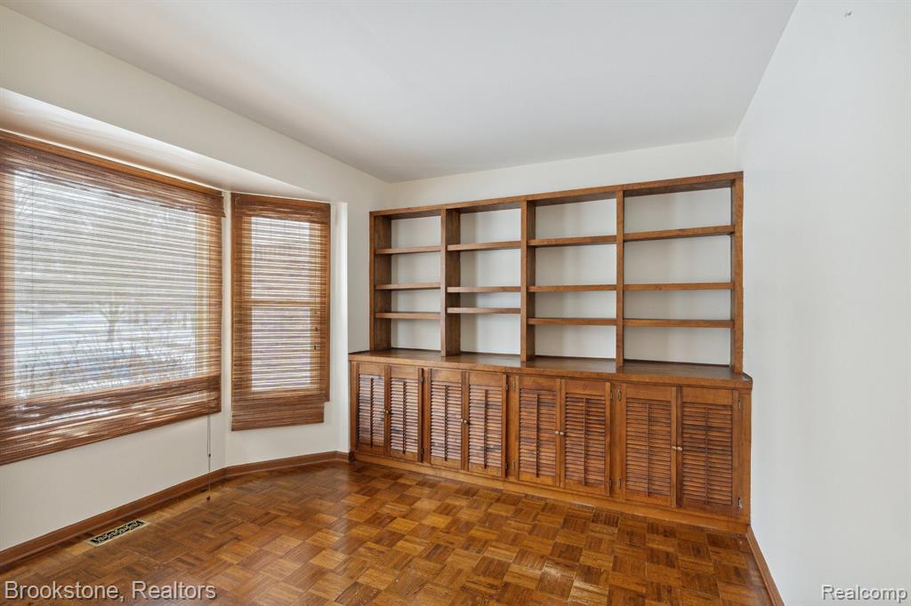 36875 Chesapeake Road Farmington Hills, MI 48335 - Photo 8 of 41