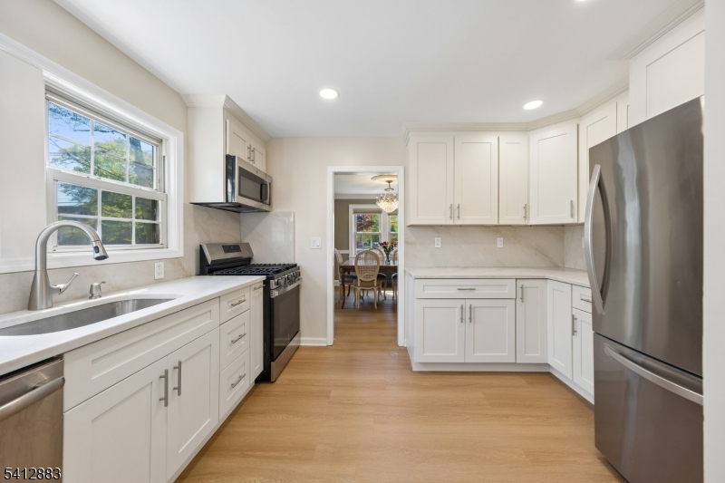 121 Meisel Avenue Springfield, NJ 07081 - Photo 10 of 23