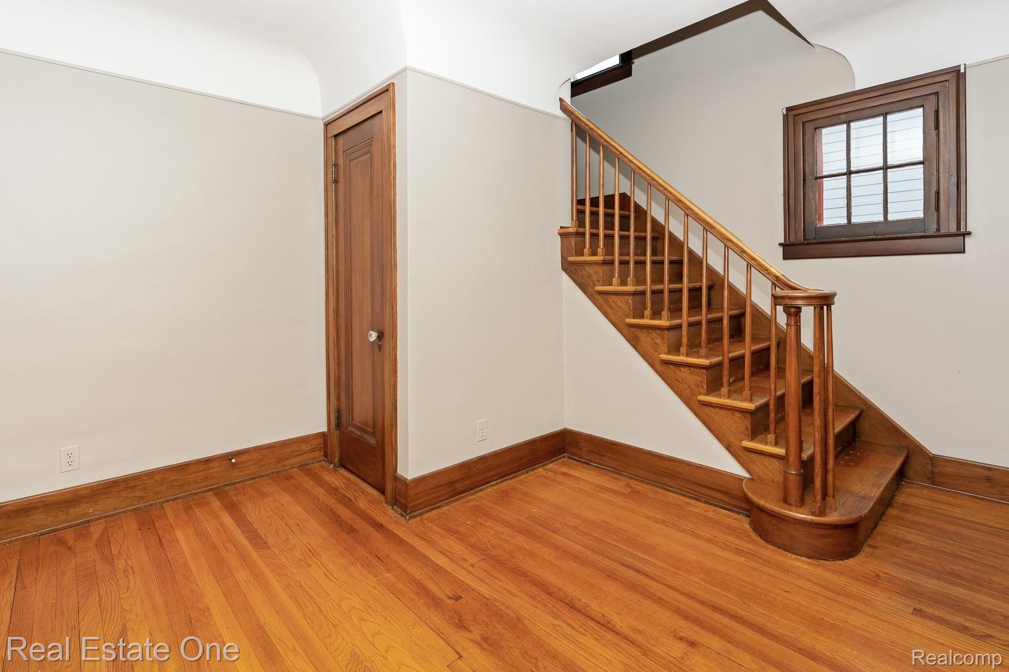 129 Glendale Avenue Rochester, MI 48307 - Photo 3 of 30 Glendale MLS-W003.jpg